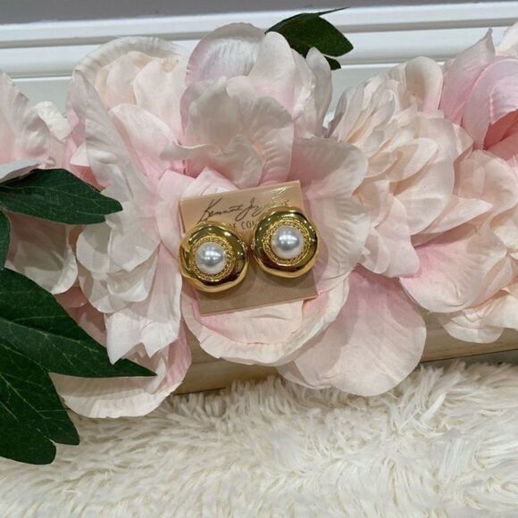 𝅺KENNETH Jay Lane Faux Pearl Gold Tone Earrings - Picture 4 of 6